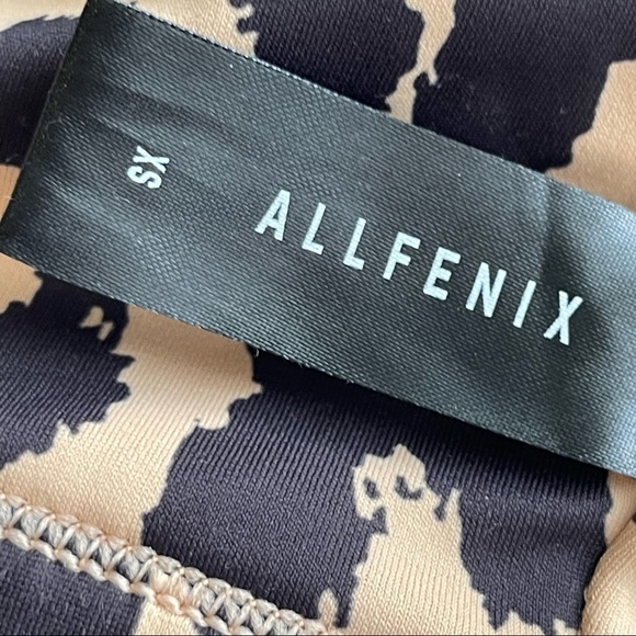 Leopard Print Sports Bra - Picture 9 of 10